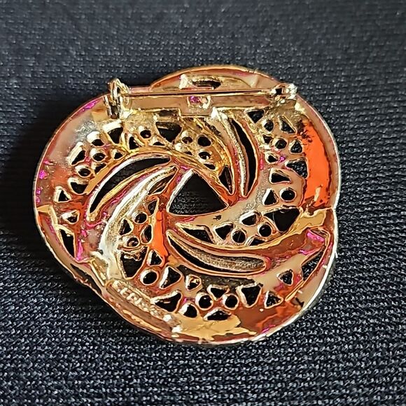 Vintage Whimsical Openwork Gold Knot Pin Brooch by Gerry's Creations - Picture 4 of 7